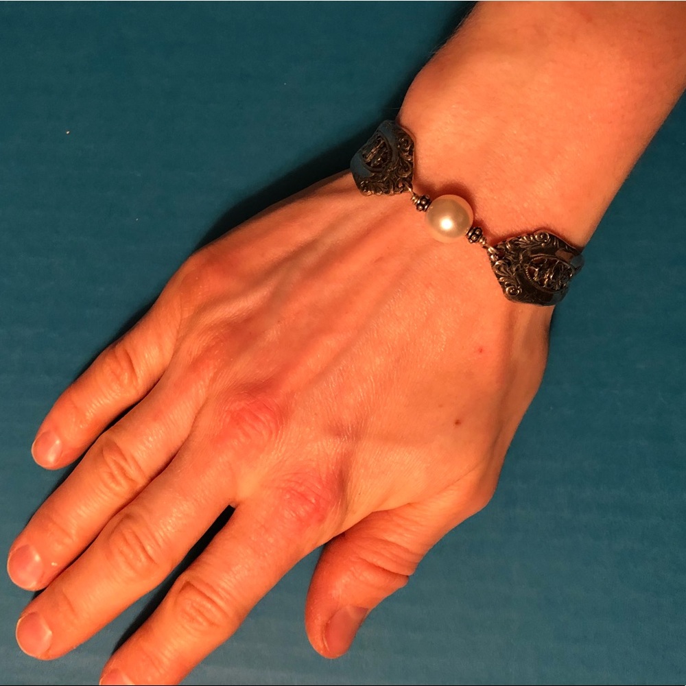 Pearl and silver wear bracelet! - Picture 2 of 7